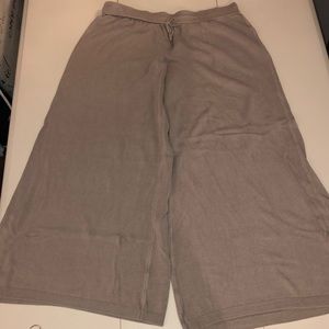 MarlaWynne tan wide leg Capri size L